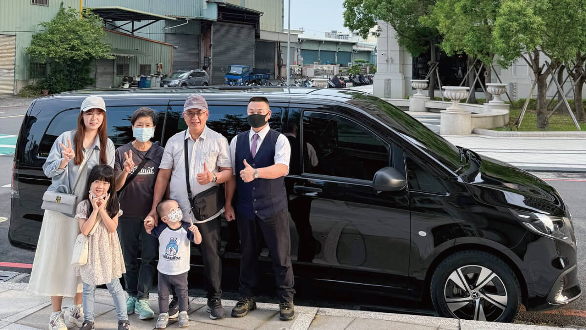 萬馬騰租車推薦 A寶育兒生活日誌推薦萬馬騰包車｜機場接送、旅遊接送超便利